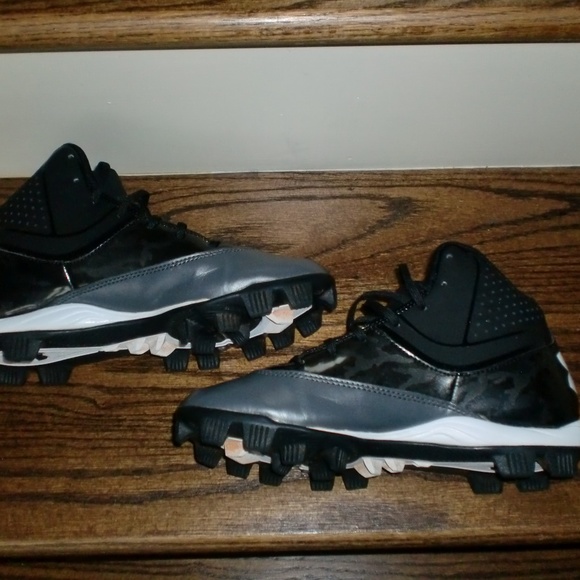 dunham's under armour shoes